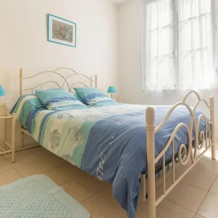 Familial A 30m De La Avec Cour Fleurie, Proche Commerces Et Peche A Pied - Fr-1-306-833