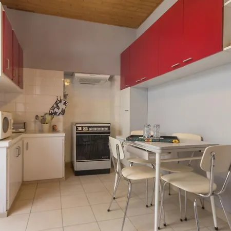 Familial A 30m De La Avec Cour Fleurie, Proche Commerces Et Peche A Pied - Fr-1-306-833