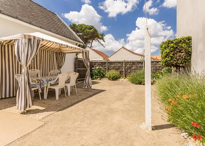 Familial A 30m De La Avec Cour Fleurie, Proche Commerces Et Peche A Pied - Fr-1-306-833