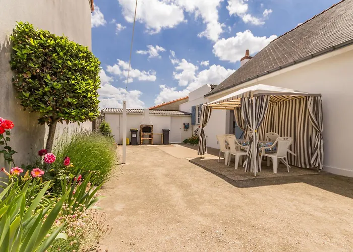 Сasa de vacaciones Familial A 30m De La Avec Cour Fleurie, Proche Commerces Et Peche A Pied - Fr-1-306-833
